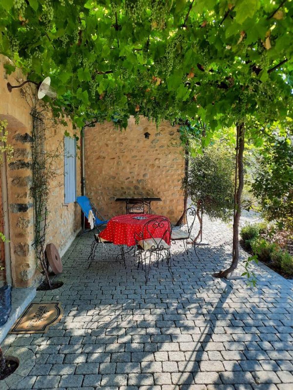 Bâtisse Provençale 10 pièce(s) de 243,07 m2