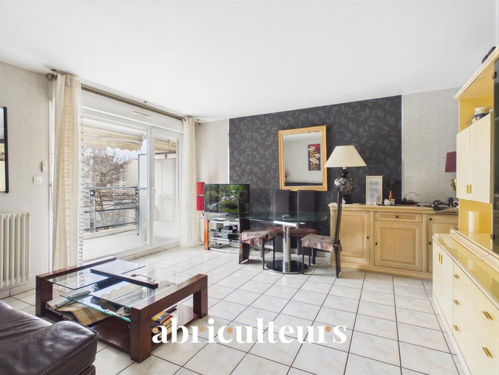 Grand 2 pièces avec terrasse et garage  Bron, au pied du tram