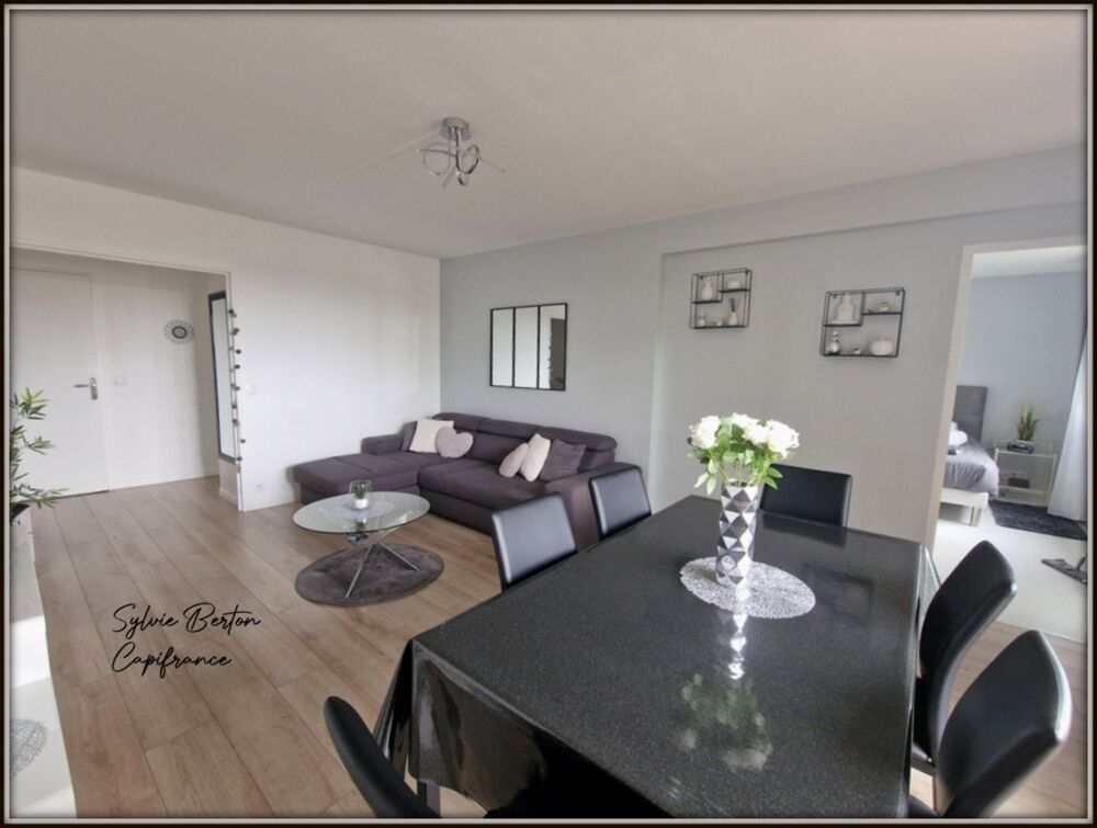 Appartement à vendre 4 pièces LIVRY GARGAN - 84 m2 - Balcon, une cave et deux places de parking