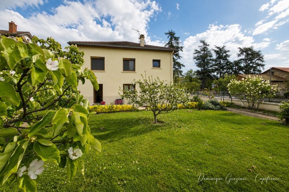 RETOURNAC CENTRE .Maison avec jardin proche de toutes commodités!