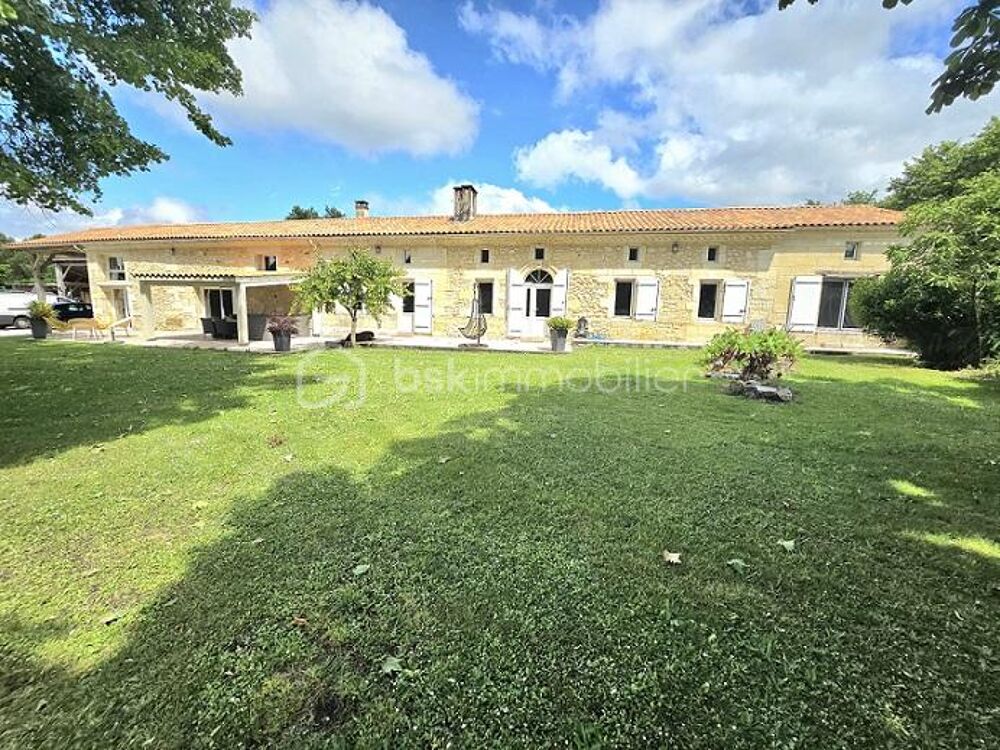 MAGNIFIQUE MAISON EN PIERRES RENOVEE DE 379 M2 AVEC 4 CHAMBRES, PISCINE SUR 1,8 HECTARES !!!