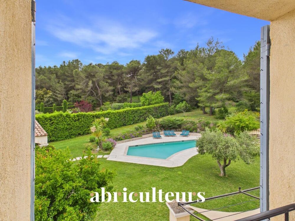 Vente Maison Prestigieuse maison T8 de 233m² sur un terrain de 6700m² avec piscine à Rognes 13840 Rognes