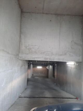  Parking / Garage à louer 