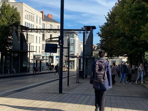   44000 NANTES - BAIL A CEDER, LOCAL  81 M²  - QUARTIER BRETAGNE 