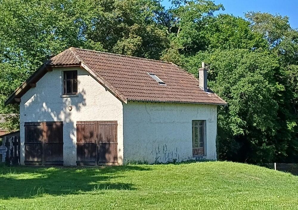 A Lembeye, sur un terrain de plus de 3000m² Maison de 185 m² 5 chambres et une belle dépendance