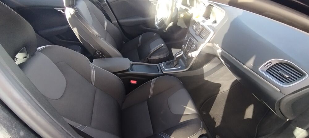 V40 D4 190 CV MOMENTUM GEARTRONIC 8 2015 occasion 31570 Lanta