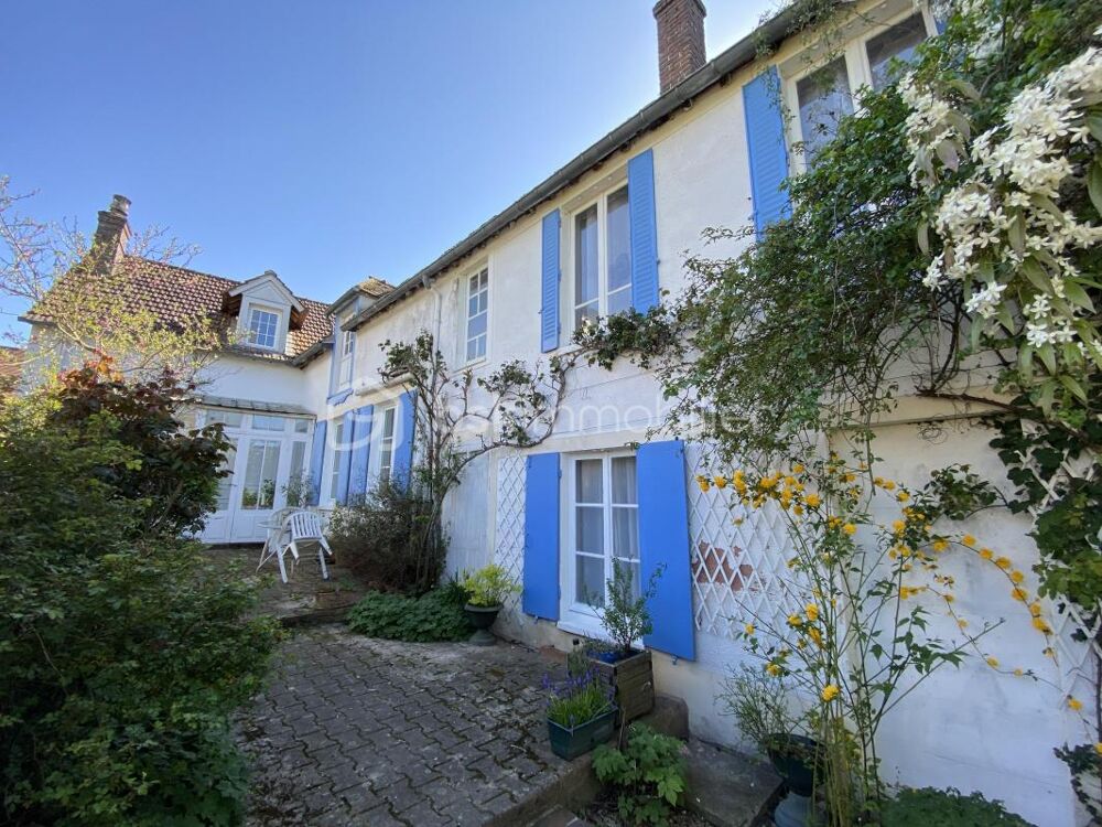 **Charmante Maison Ancienne au Coeur d'Anet  Calme et Authenticité à 1h30 de Paris**