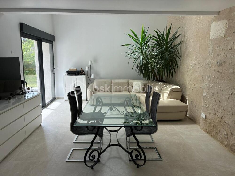 Maison en pierre rénovée sur terrain de plus de 1 300 m²