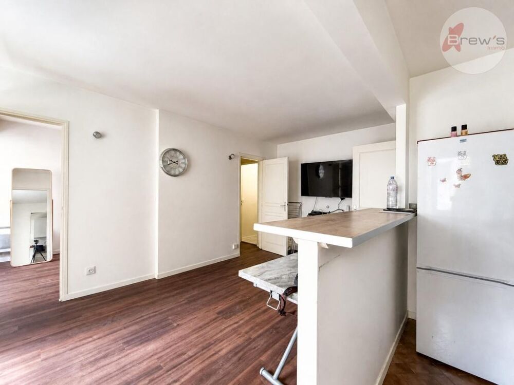 Location Appartement T2 meublé avec balcon filant sur toute la façade - Ascenseur Paris 20