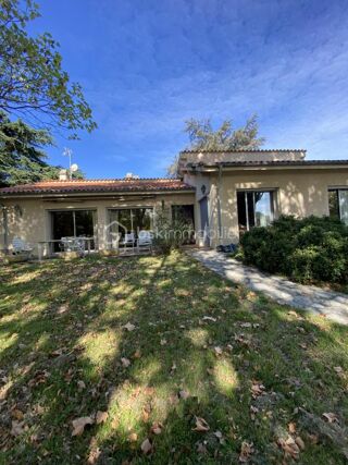  Maison  vendre 8 pices 210 m