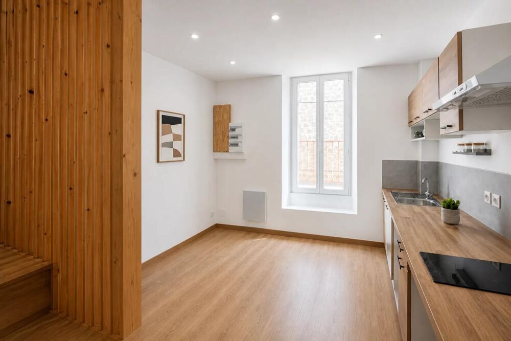 Immeuble avec local commercial et logement T3 à Vals-les-Bains