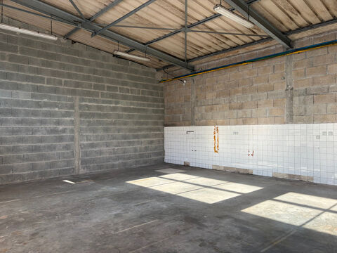   LUCON (85400) EN PLEINE ZONE ARTISANALE LOCAL PROFESSIONNEL 90M² EN TRES BON ETAT AVEC PARKING PRIVATIF 
