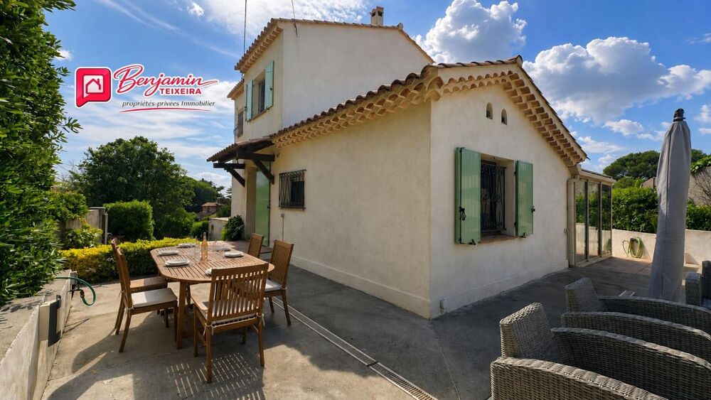 Villa Sainte Maxime 6 pièce(s) 117 m2 - Garage 27m² - Vue mer - piscine