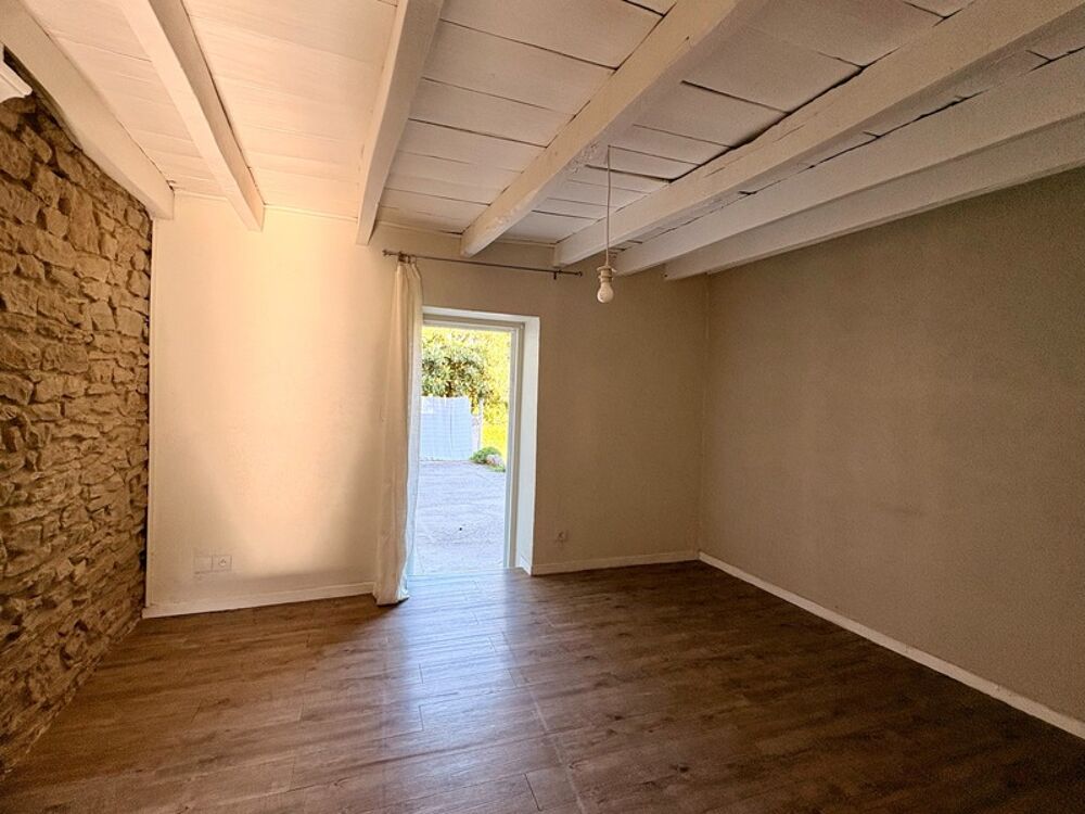 Maison à vendre T3 80m2 proche Bourgoin-Jallieu (38) Un extérieur rare pour cette maison de village pleine de charme