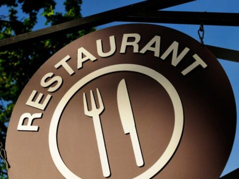 ENSEMBLE IMMOBILIER & FONDS DE COMMERCE RESTAURATION � EMPLACEMENT N&deg;1 � CH&Acirc;TEAUROUX (36) 847000 36000 Chateauroux