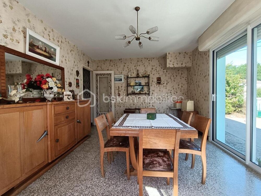 Vente Maison Meursac – Maison de plain-pied à rénover sur 3 679 m² de terrain Meursac