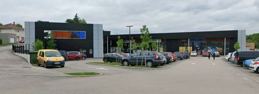   A VENDRE -CELLULE COMMERCIALE à VALDAHON 