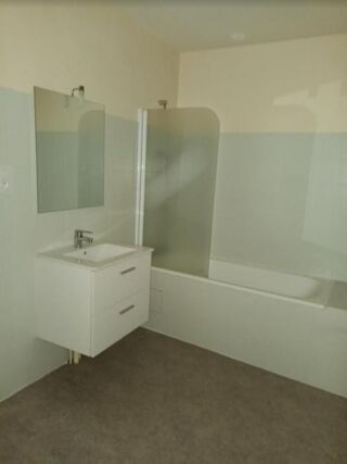  Appartement à louer 2 pièces 66 m²