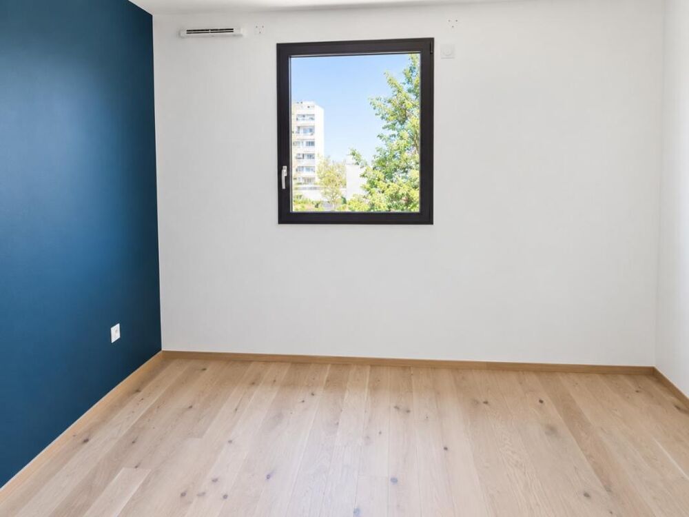 Location Appartement Beau T2 avec parking et véranda  à CALUIRE ET CUIRE Caluire et cuire