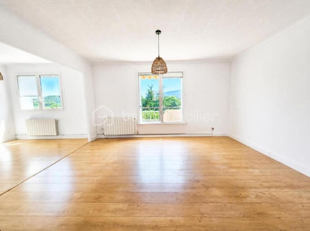 APPARTEMENT T4 AVEC BALCON  77,63 m²  GANGES  PROCHE TOUTES COMMODITÉS