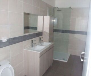  Appartement à louer 3 pièces 80 m²