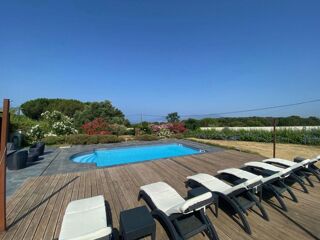  Villa  vendre 15 + pices 412 m