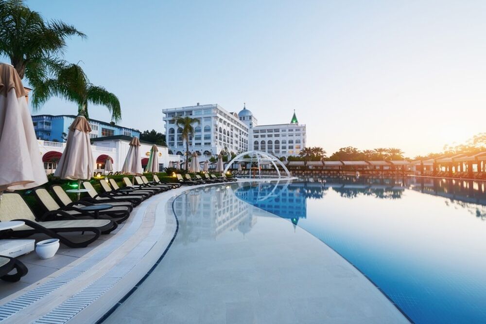   GOLFE JUAN (06) hotel  3 toiles, restaurant, bar, piscine, centre ville, proche plage 