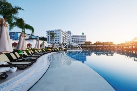   GOLFE JUAN (06) hotel  3 toiles, restaurant, bar, piscine, centre ville, proche plage 