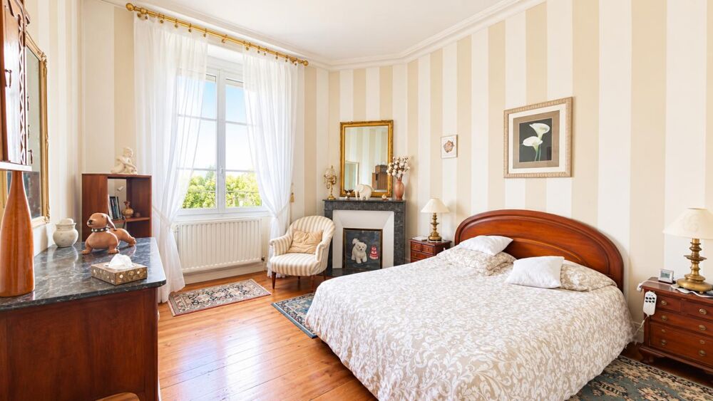 Grand Appartement bourgeois 5 chambres, parking sécurisé et garage fermé