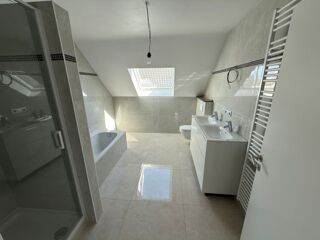  Maison à louer 4 pièces 200 m²
