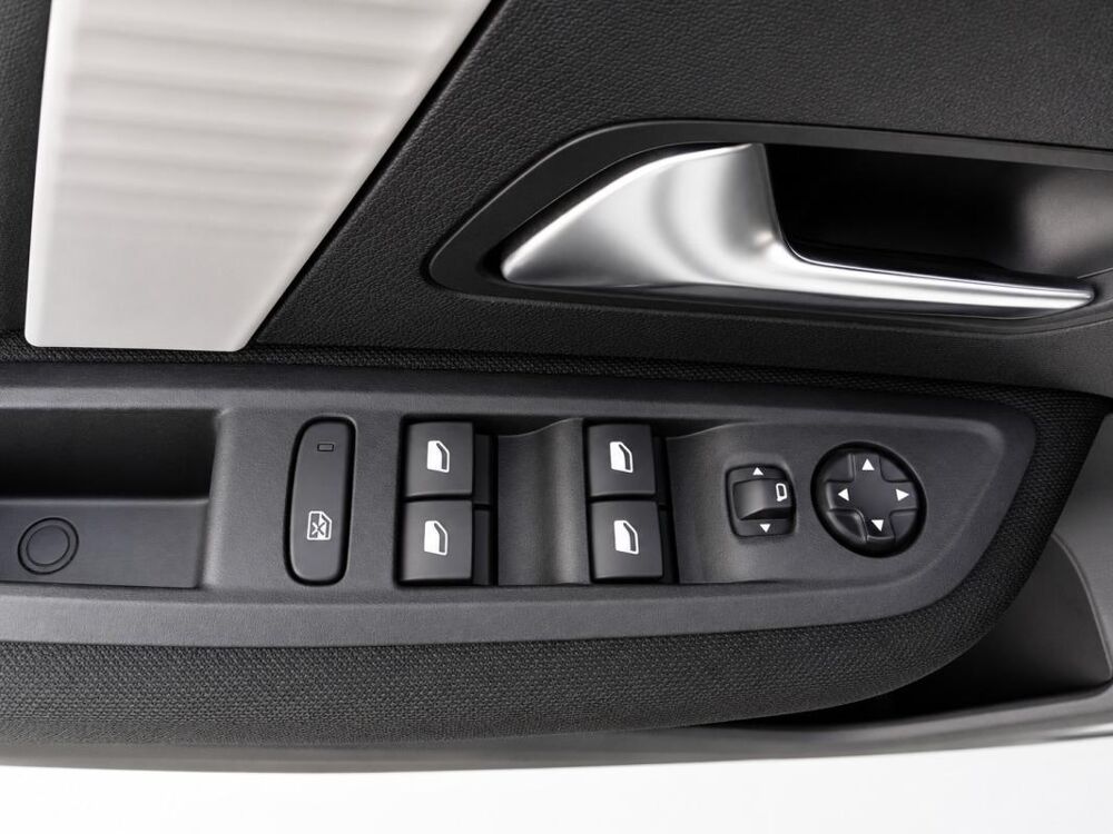 C4 1&deg; Main / 1.5L Bleu HDI 110cv Live Business Clim/GPS 2022 occasion 60430 Abbecourt