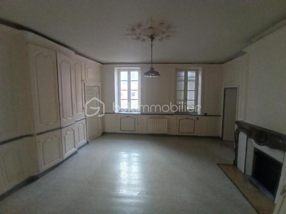 CENTRE VILLE VESOUL, GRAND APPARTEMENT T3 DE 85M2, AVEC UNE ENTREE INDEPENDANTE