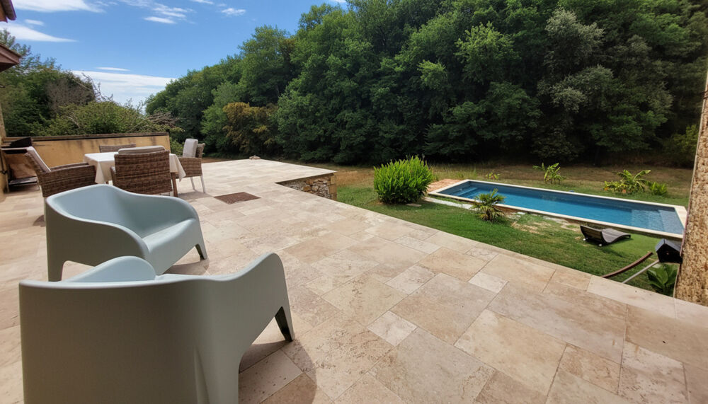 Vente Maison Une demeure de caractère entièrement rénovée avec piscine, vue dégagée et cadre d'exception au cœur du Périgord Noir Meyrals