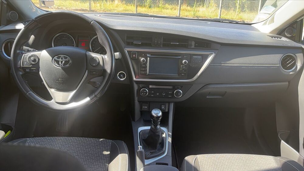 Auris 1.4 D-4D 90 Business 2015 occasion 35420 Louvigne Du Desert