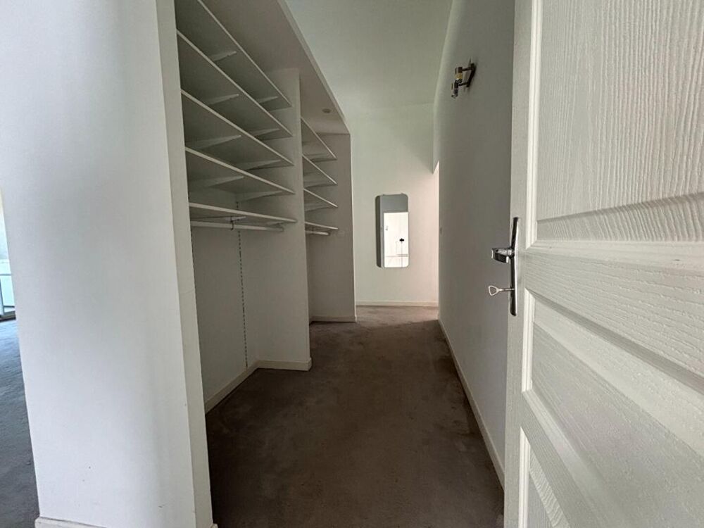 Vente Appartement ensemble  immobilier local commercial + habitation de caractére 6 pièce(s) 210 m2 Mailly le camp