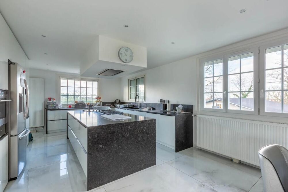 � vendre  Villa Saint-Laurent-de-Mure (69720)