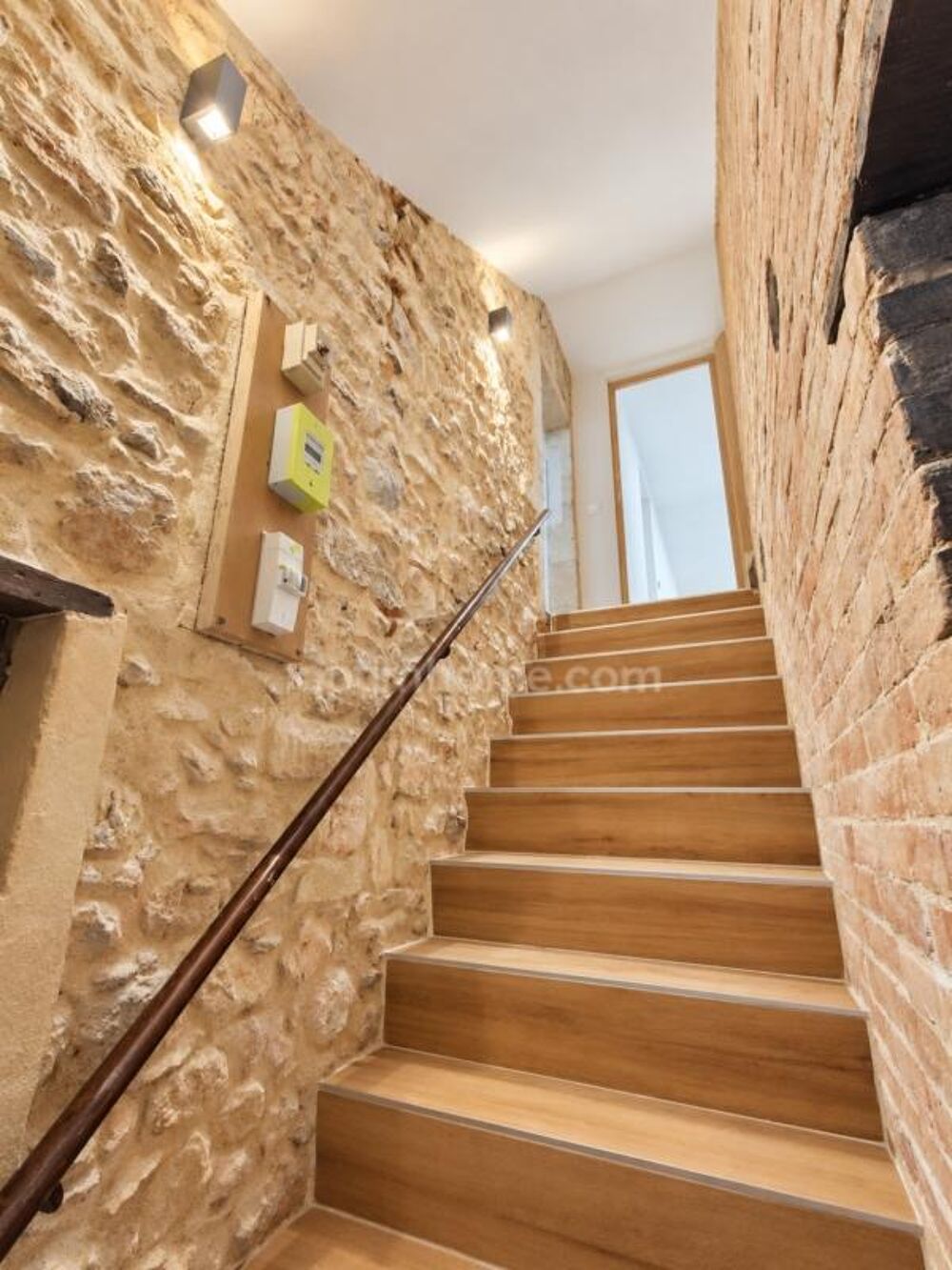 Vente Maison Maison de caractère rénovée + studio indépendant + grand garage/atelier + terrasse Rochefort-du-Gard (30) Centre historique Rochefort du gard