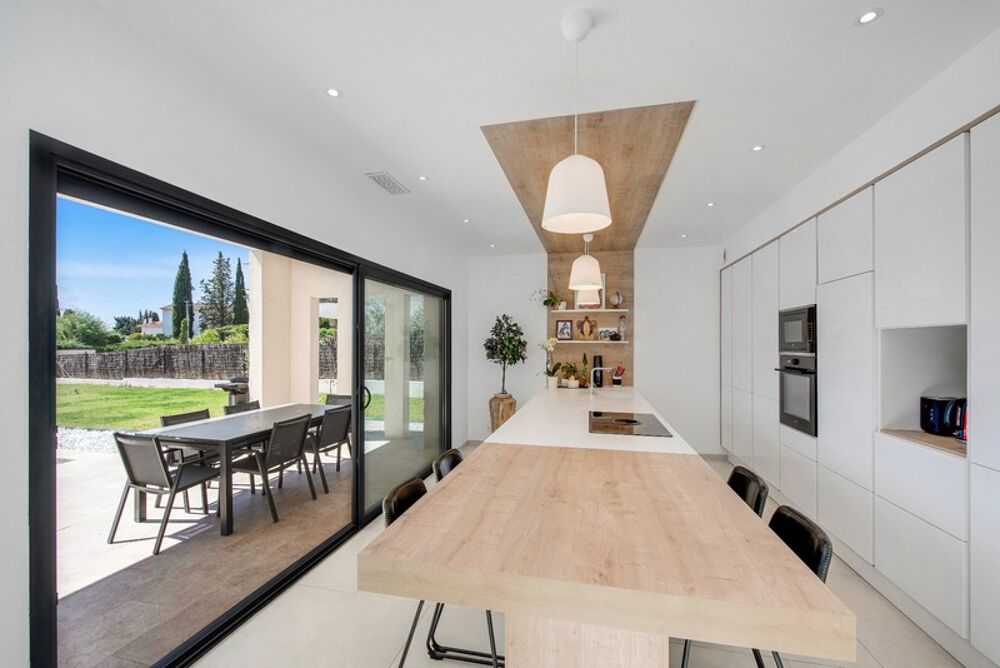 Villa contemporaine récente 8 piéces avec piscine