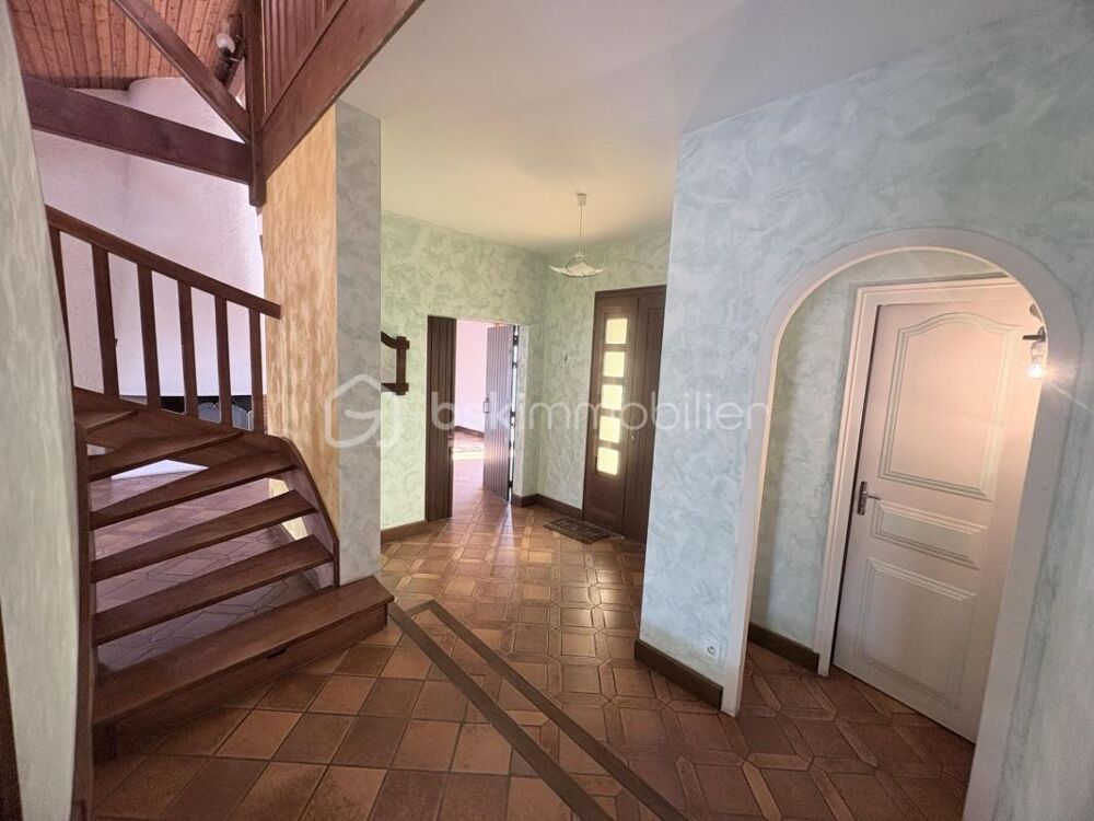Maison familiale de 142 m² avec sous-sol de 125 m²  Saint-Léger-sous-Cholet