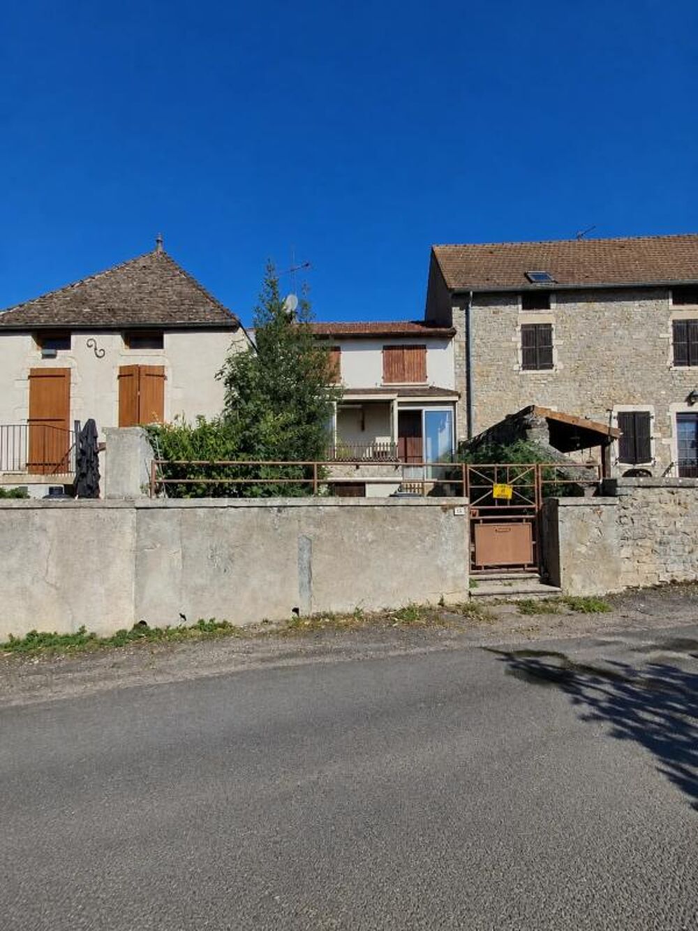 Maison de ville de 4 pièces de 86 m² au centre de Moroges