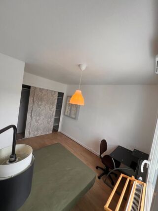  Appartement à louer 4 pièces 80 m²