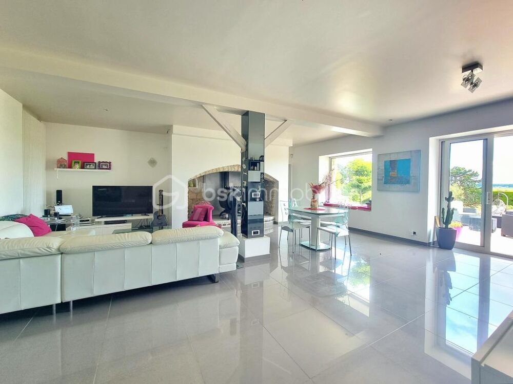 CHARMANTE MAISON EN PIERRE, 8 PIÈCES, 4 CHAMBRES, GARAGE, ANNEXES, PISCINE !!!