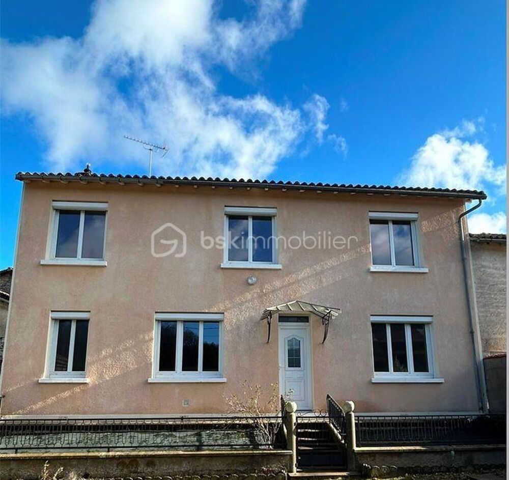 Charmante maison de campagne à fort potentiel  4 chambres, dépendances & grand terrain
