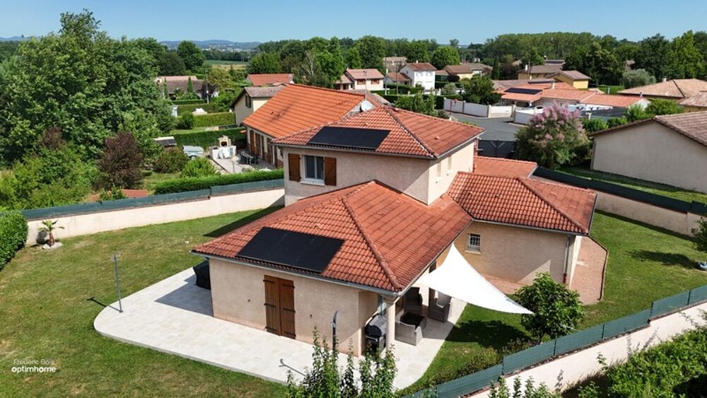 Vente Villa Maison familiale 4 chambres centre Grièges sur joli terrain clos Grieges