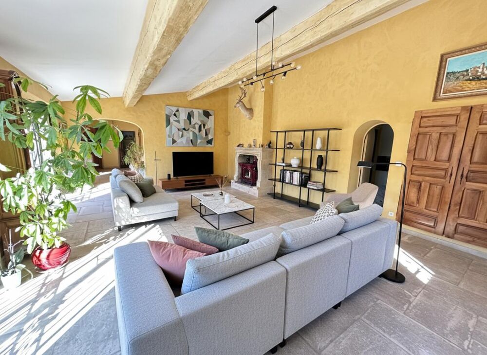 Maison de plain pied à Saint Chamas avec piscine