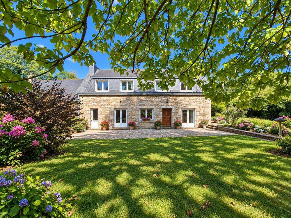LONGÈRE DE CHARME DE 132 M² - 4 CHAMBRES + STUDIO INDÉPENDANT POSSIBLE - TERRAIN CLOS ET ARBORÉ DE 918 M² - GARAGE
