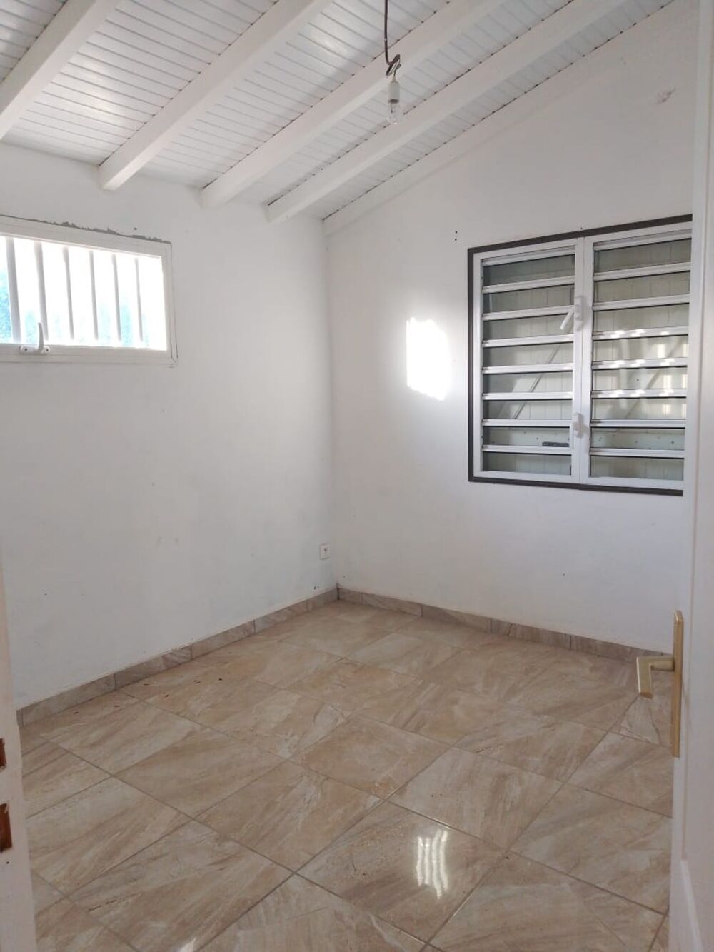 ? À VENDRE  Maison 2 niveaux à Baillif Guadeloupe, proche du centre et de toutes commodités