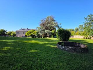  Immeuble à vendre 15 + pièces 419 m²