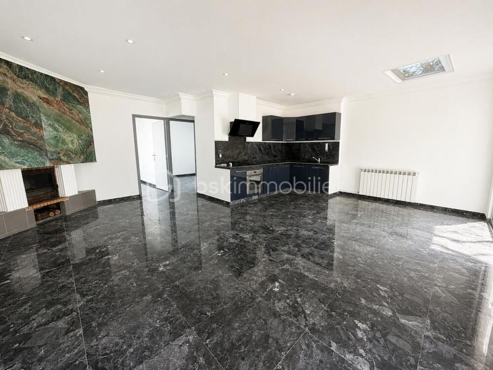 Maison contemporaine de plain-pied avec dépendance  134 m²  Terrain 685 m²  Saint-Christol-lez-Alès (Montèze)