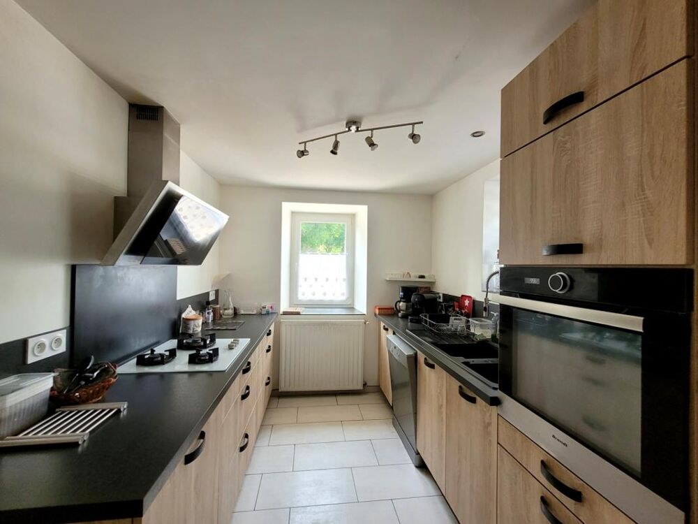 Vente Maison En exclusivité, à moins de 10 minutes de Riom et 20 minutes de Clermont-Ferrand. A 200 mètres de l'école du village et des trans Riom